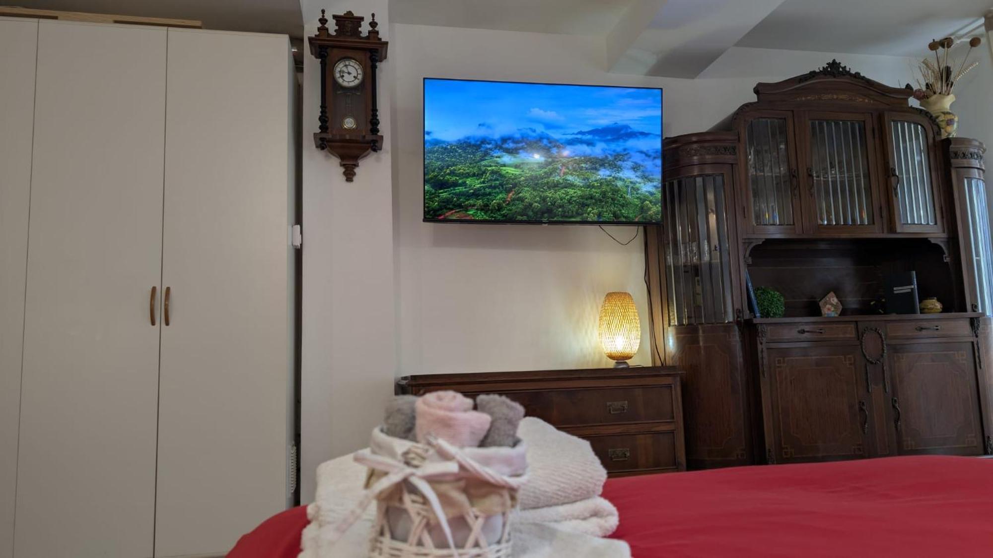 Timeless Home Deluxe Smart Cinema Suite With Netflix & Disney Parme Extérieur photo